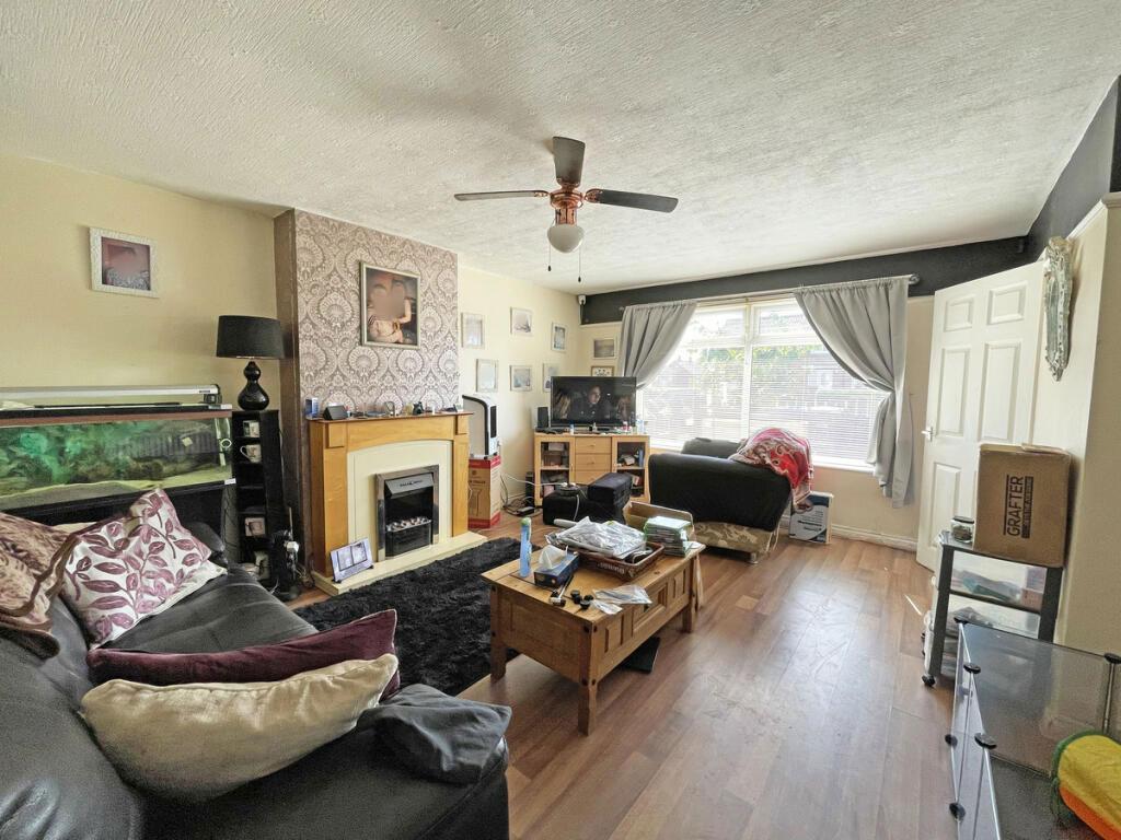 Kimberley Drive, Middlesbrough, North Yorkshire, TS3 8QQ 3 bed terraced