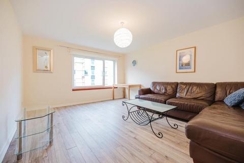 3 bedroom flat to rent, 1144L Viewcraig Street, Edinburgh, EH8 9UJ
