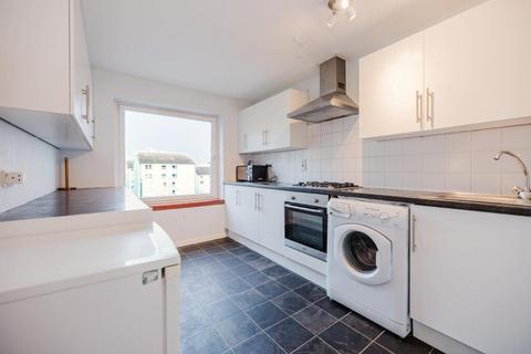3 bedroom flat to rent, 1144L Viewcraig Street, Edinburgh, EH8 9UJ