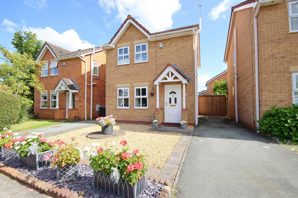 Whitebeam Row, Weaverham, CW8 3 bed detached house for sale £250,000