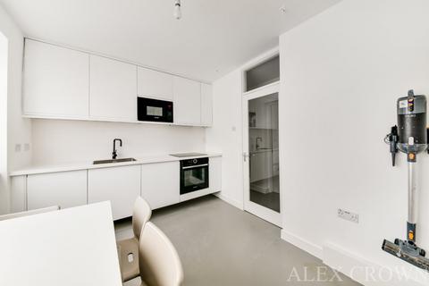 4 bedroom flat to rent, Somerford Grove Estate, Stoke Newington