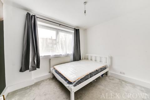 4 bedroom flat to rent, Somerford Grove Estate, Stoke Newington