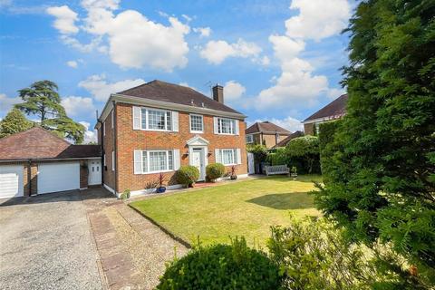 3 bedroom detached house for sale, St. Swithun's Close, East Grinstead, West Sussex