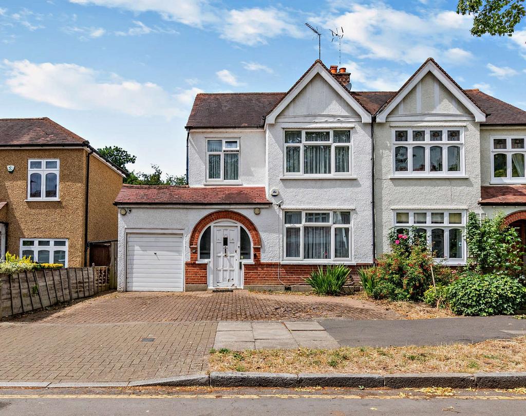 Barrow Point Avenue, Pinner, HA5 4 bed semidetached house for sale £