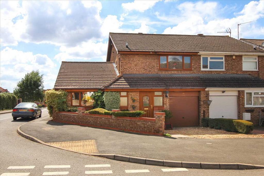 Queensway, Burton Latimer 3 bed semidetached house £330,000