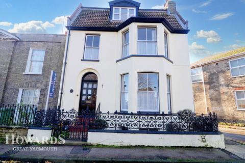 4 bedroom end of terrace house for sale, St Georges Road, Great Yarmouth