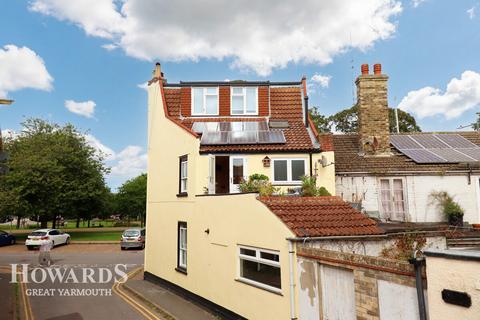 4 bedroom end of terrace house for sale, St Georges Road, Great Yarmouth