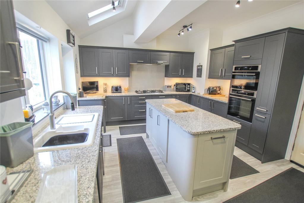 Lake Road West, Roath Park, Cardiff, CF23 4 bed semidetached house for