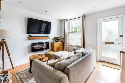 2 bedroom terraced house for sale - Church Walk, Leatherhead, Surrey, KT22