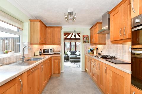 3 bedroom detached bungalow for sale - Mitchem Close, West Kingsdown, Sevenoaks, Kent