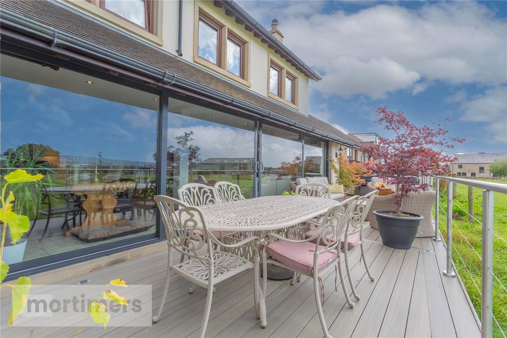 Rear Garden/Decking
