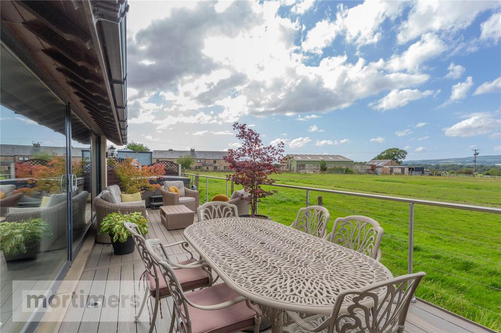 Rear Garden/Decking