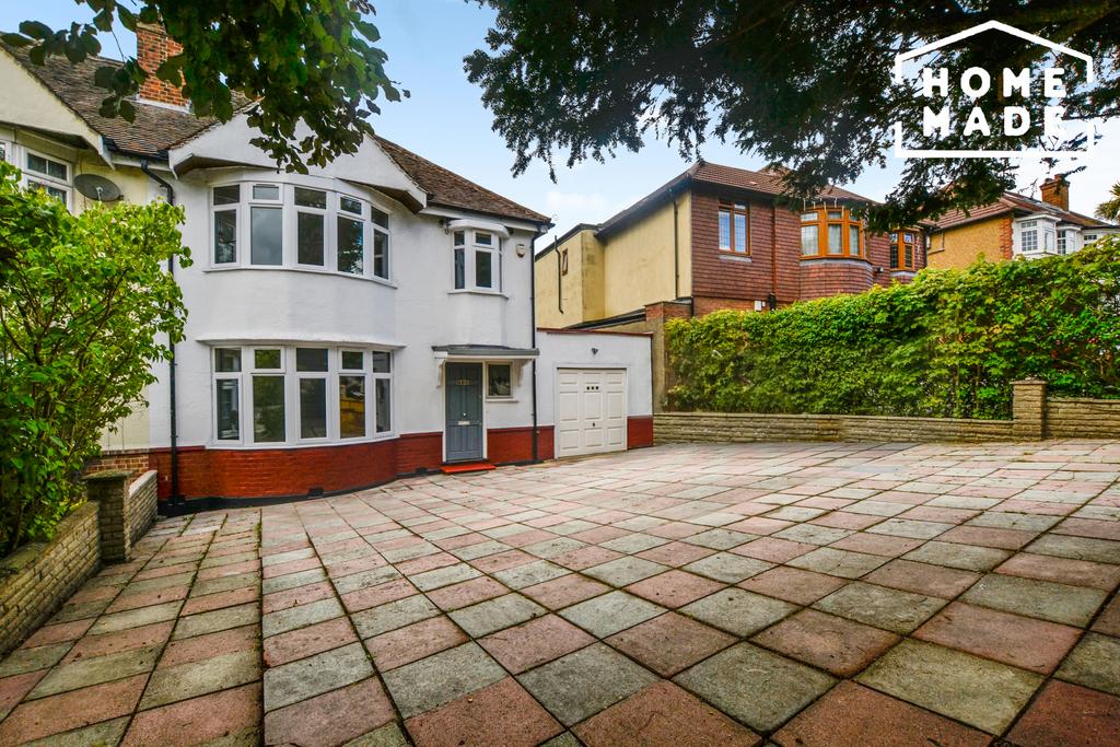 Cat Hill, EN4 3 bed semidetached house £2,800 pcm (£646 pw)
