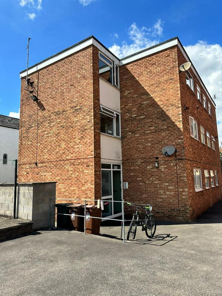 Restel House, South Street, Banbury 1 bed flat £875 pcm (£202 pw)