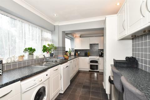 30 Stansted Close, Hornchurch, RM12 5PT