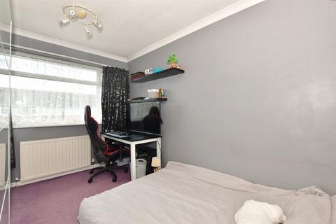 30 Stansted Close, Hornchurch, RM12 5PT