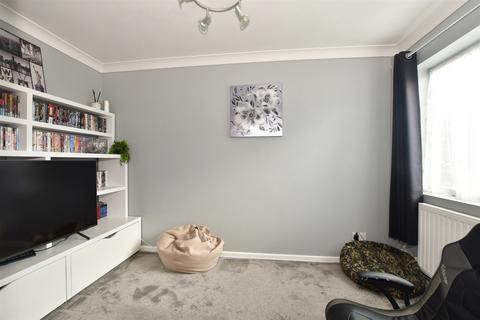 30 Stansted Close, Hornchurch, RM12 5PT