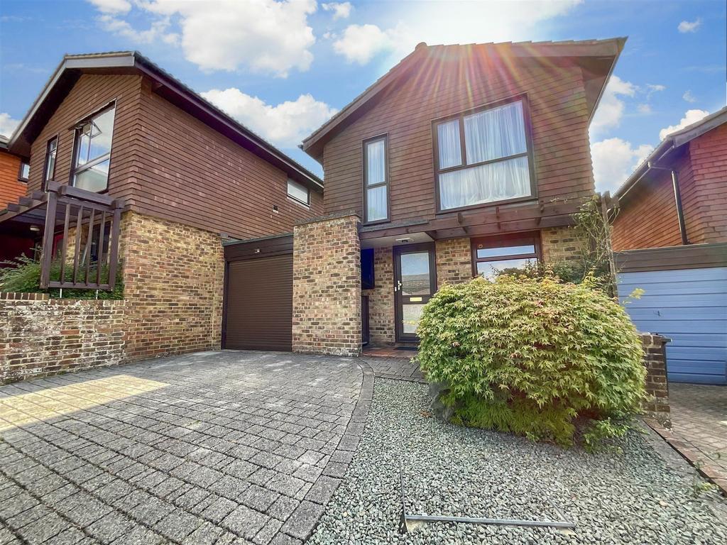 Herontye Drive, East Grinstead, West... 4 bed detached house £470,000