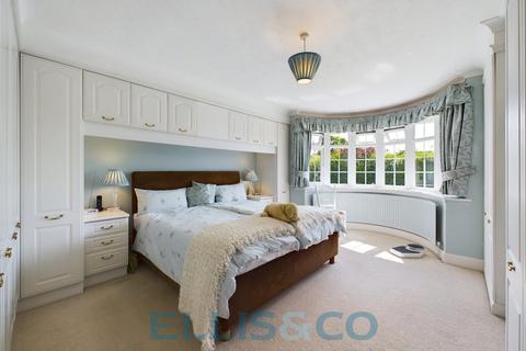 3 bedroom bungalow for sale - Orchard Drive, Tonbridge, Kent, TN10