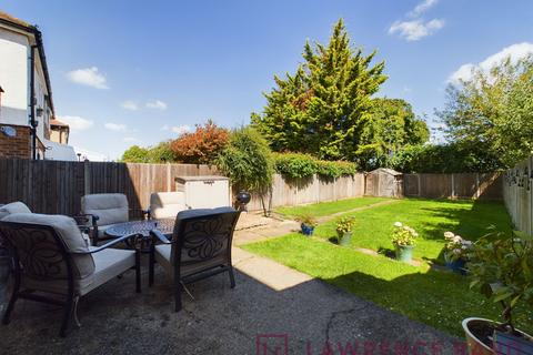 4 bedroom semi-detached house for sale - Queens Walk, Ruislip, HA4