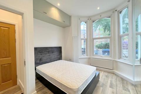 2 bedroom flat to rent, York Road, Acton, W3