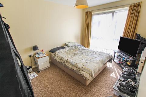 2 bedroom flat for sale, Trotwood, Chigwell, IG7