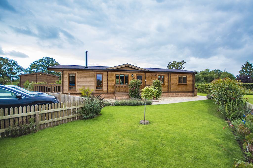 Beechwoods, Button Bridge, Kinlet, DY12 3HS 2 bed park home for sale