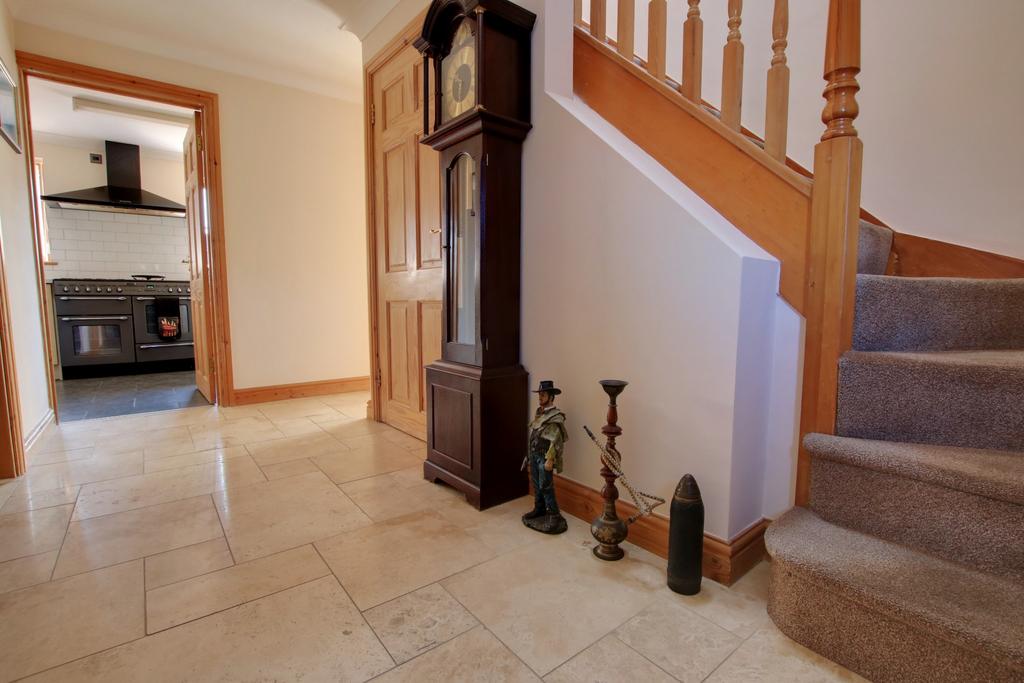 The Thicket Fareham UNFURNISHED 3 bed detached house £1,800 pcm (£415 pw)