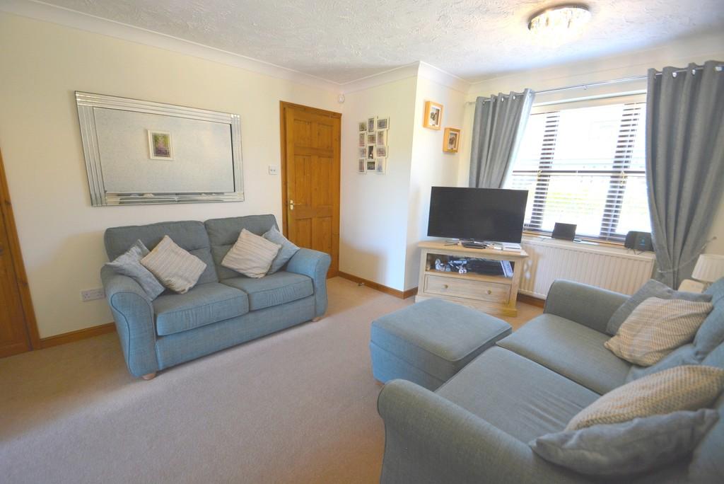Longfield Close, Loddon 4 bed semidetached house £325,000