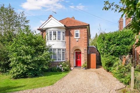 11 Ipswich Road, Holbrook, Ipswich, IP9 2QY