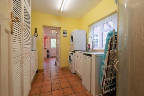 11 Ipswich Road, Holbrook, Ipswich, IP9 2QY