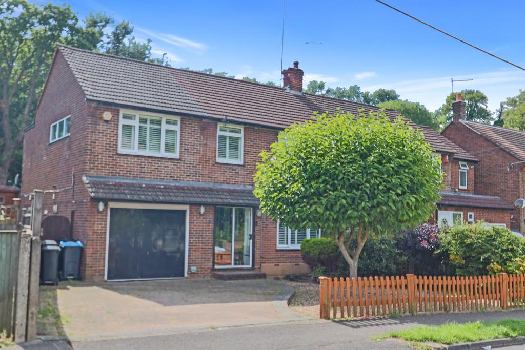 Caterham Drive, Coulsdon 4 bed semidetached house for sale £665,000