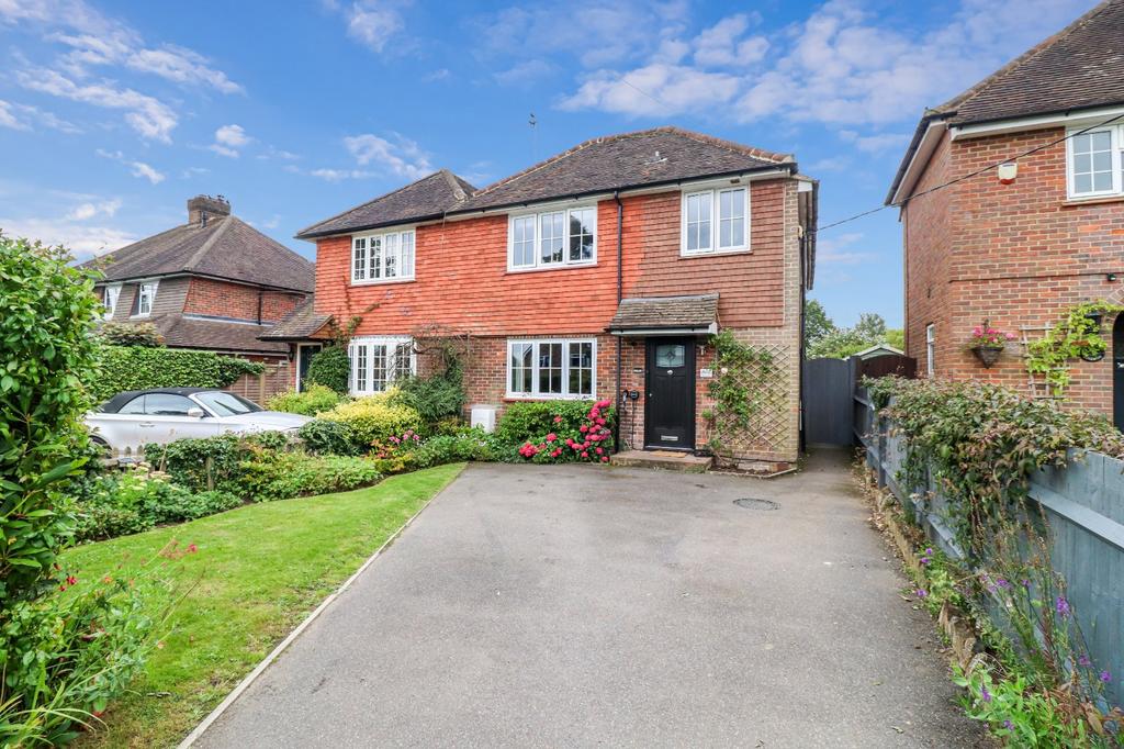 Chartridge Lane, Chesham, Buckinghamshire, HP5 4 bed semidetached