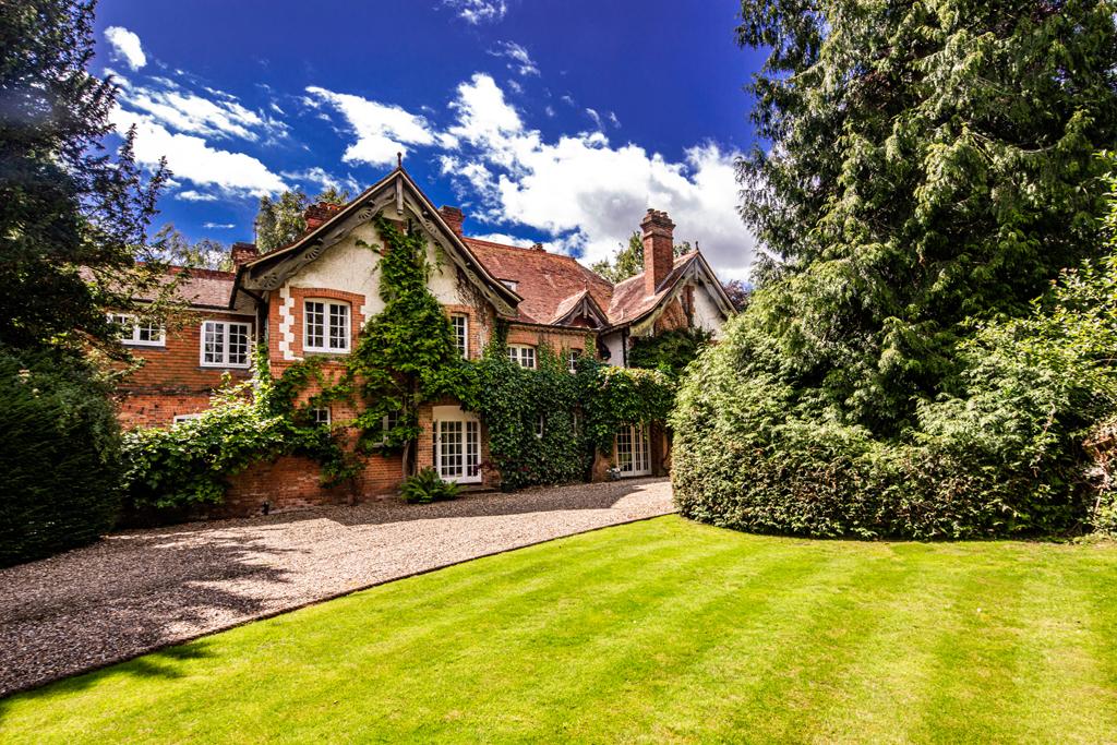 1 Abbotsfield, Goring Heath, RG8 5 bed property for sale £1,250,000