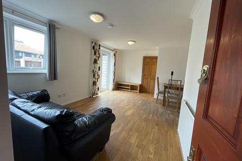 2 bedroom semi-detached house to rent, Friars Mead, E14 3JZ