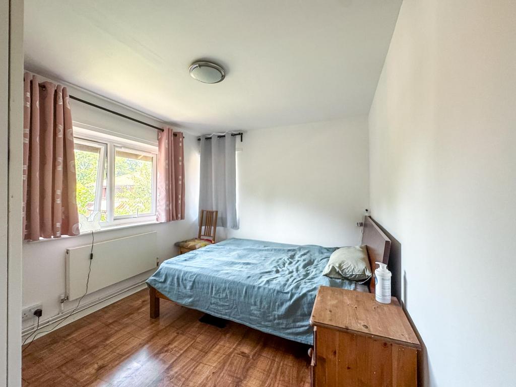 Beautiful 2-Bed Home in Friars Mead, London E14