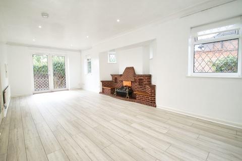 3 bedroom detached house to rent, Glen Rise, Woodford Green