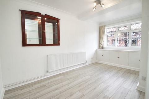 3 bedroom detached house to rent, Glen Rise, Woodford Green