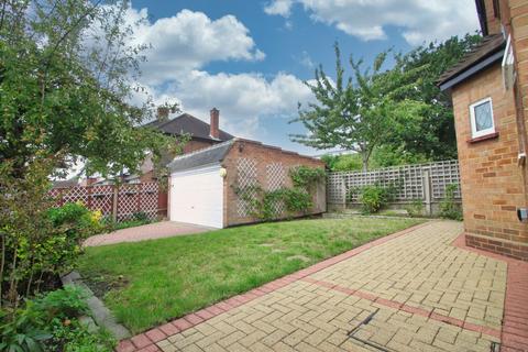 3 bedroom detached house to rent, Glen Rise, Woodford Green