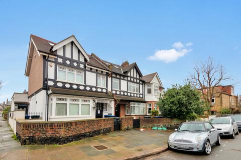2 bedroom apartment to rent - Highlands Avenue, Acton