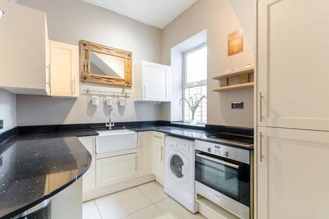1 bedroom flat to rent, Merton Road, West Hill, London, SW18