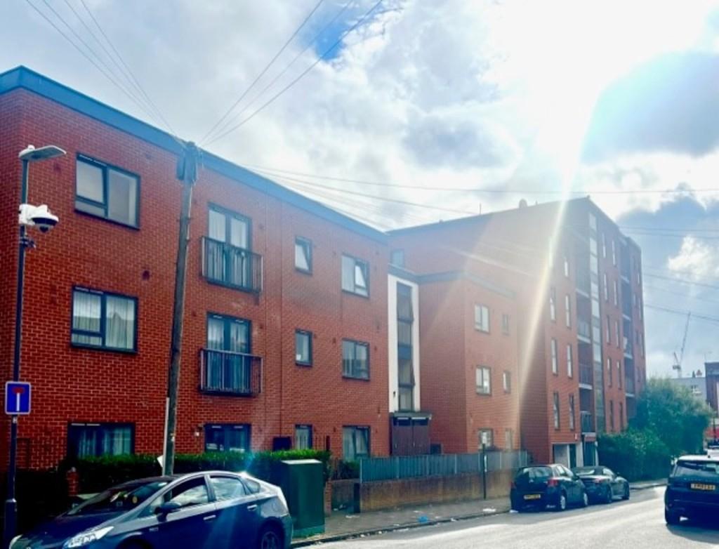Grant Road, Harrow 1 bed apartment to rent £1,400 pcm (£323 pw)