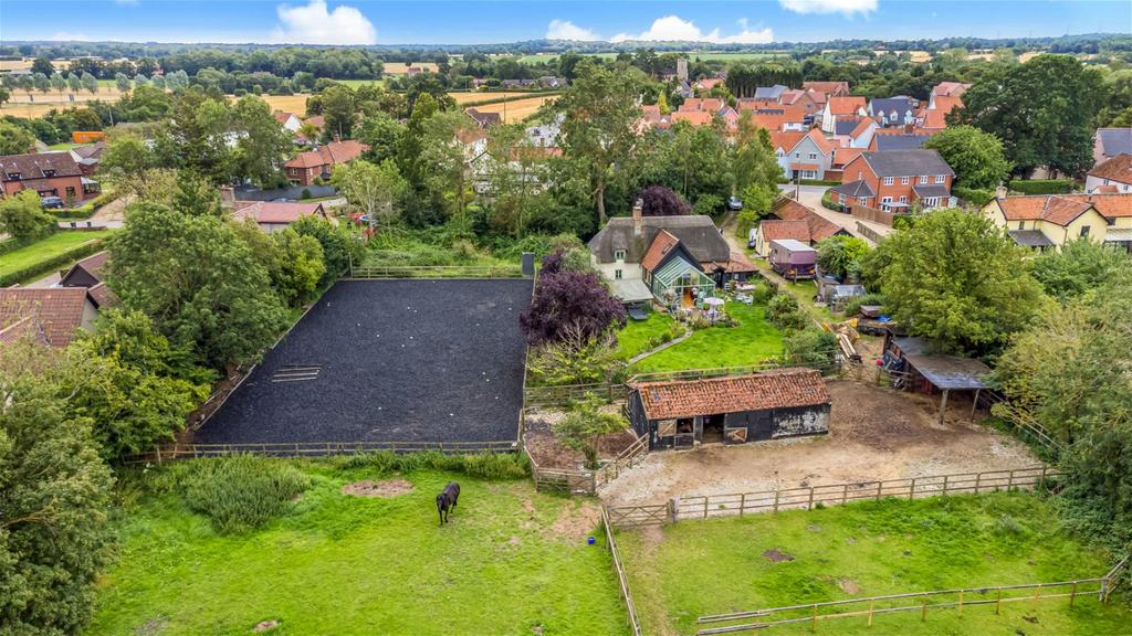 Yaxley, Eye, IP23 8DA 4 bed equestrian property £675,000