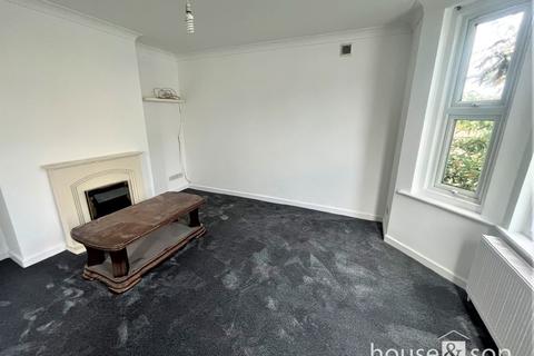 2 bedroom ground floor flat to rent, Woodend Road, Winton