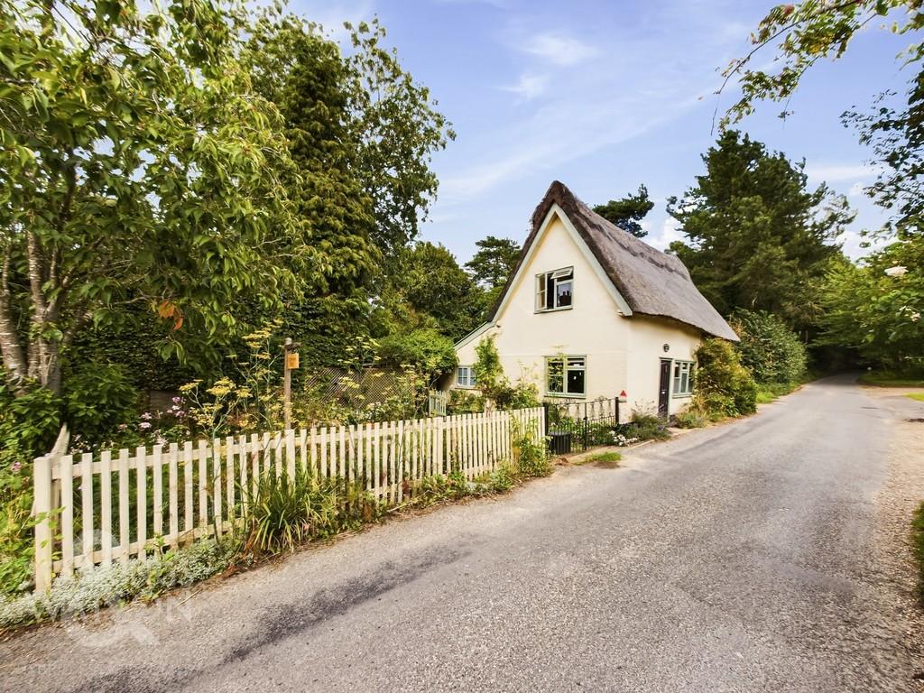 Bramfield Road, Walpole, Halesworth 2 bed cottage for sale £450,000