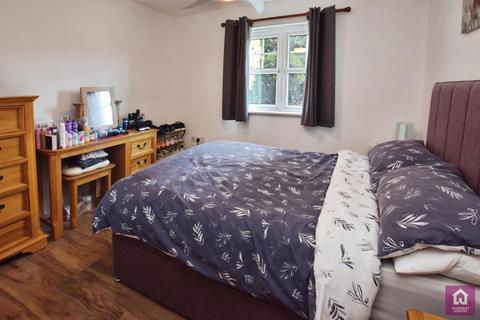 2 bedroom flat for sale, Riding Close, Sale, Greater Manchester, M33