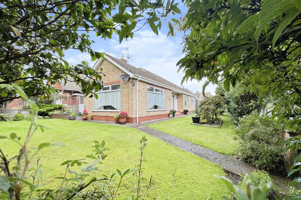 The Lunds, Kirk Ella, Hull, HU10 7JJ 3 bed detached bungalow for sale