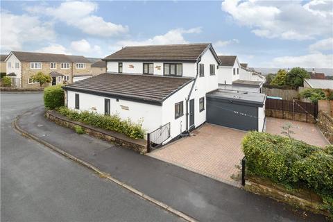 4 bedroom detached house for sale, Landsmoor Grove, Bingley, West Yorkshire, BD16