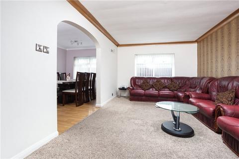 4 bedroom detached house for sale, Landsmoor Grove, Bingley, West Yorkshire, BD16