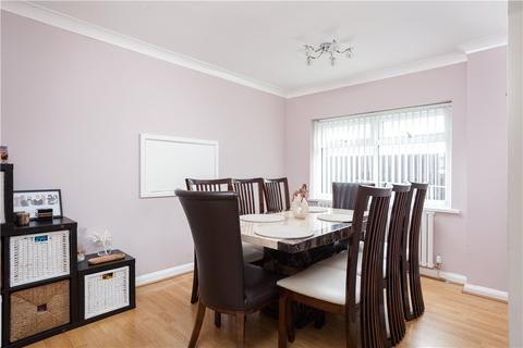 4 bedroom detached house for sale, Landsmoor Grove, Bingley, West Yorkshire, BD16